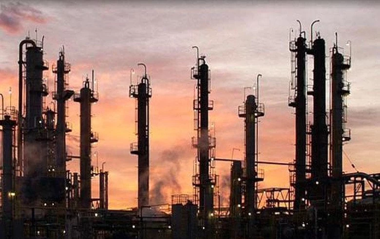 ΕΚΤΑΚΤΟ: Έκρηξη σε διυλιστήριο πετρελαίου στην πόλη Μπροντ στην Βοσνία